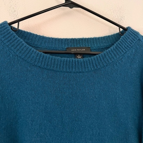 Ann Taylor Wool Blend Teal Blue Sleeve Bow Crewneck Pullover Sweater Medium - Picture 5 of 16